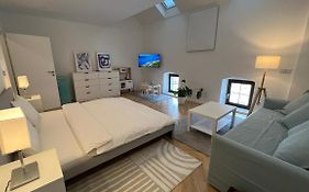 Franco Apartments